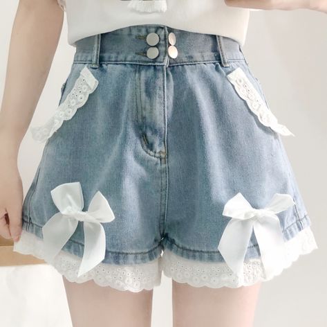 Kawaii Shorts, Comfy Summer Outfits, Lace Denim Shorts, Goth Vintage, Style Kawaii, Pastel Goth Fashion, Bow Shorts, High Waist Shorts, Denim And Lace