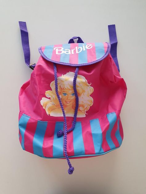 #barbie #90s #vintage #nostalgic #nostalgia Barbie Backpack 90s, Barbie Backpack, 90s Bag, Barbie 90s, Barbie World, Dolls Clothes, Vintage Barbie, Vintage Bags, 90s Vintage