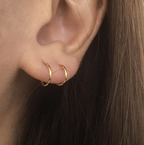 The Filament hoops only require one ear piercing but gives the illusion of 2 layered hoops. Available in silver too. www.thehexad.com One Ear Piercing, Second Ear Piercing, Piercing Chart, Double Ear Piercings, Pretty Ear Piercings, Cute Ear Piercings, Lobe Piercing, Gold Ear Cuff, Bar Stud Earrings