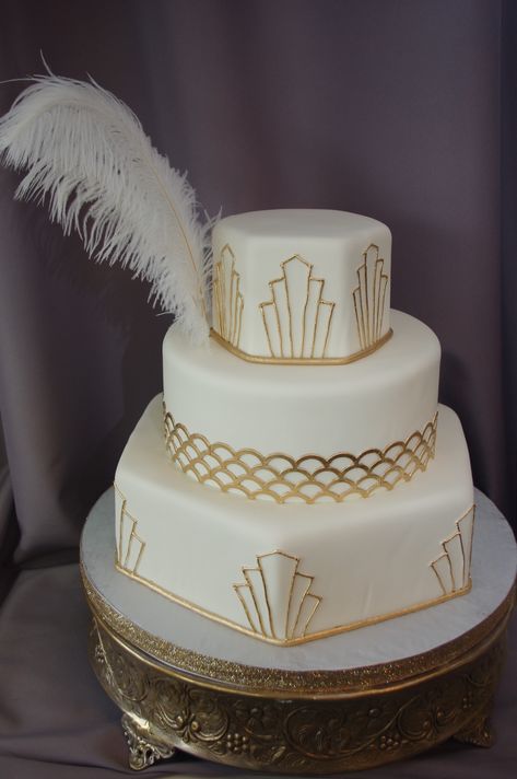 Simple Art Deco Wedding Cake, Roaring 20s Wedding Cake, Art Deco Cake Design, Art Deco Cake Wedding, 20s Wedding Cake, 1920s Cake Ideas, Art Deco Cake Birthday, Great Gatsby Cake Ideas, Roaring 20s Cake