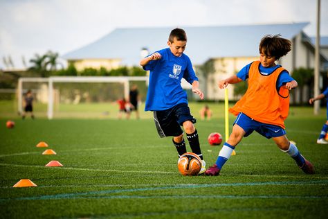 Who can score? | Soccer Coach Weekly Drill Pictures, Fun Soccer Games, Soccer Positions, Soccer Camp, Alex Morgan Soccer, Player Football, Soccer Shin Guards, Soccer Season, Soccer Girl Problems