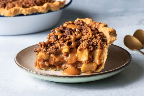 Caramel apple pie is salty, sweet, and full of spiced fall apples. Just add a scoop of ice cream or whipped cream and dive in! Caramel Apple Pie Recipe, Vegan Apple Pie Recipe, Caramel Apple Pie Recipes, Old Fashioned Apple Pie, Desserts Thanksgiving, Vegan Apple Pie, Dutch Apple Pie, Chocolate Lasagna, Dutch Apple