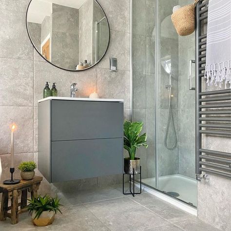 Bathroom With Pop Of Color, Decorate A Small Bathroom, Bathroom Modern Design, Shiplap Paneling, Farmhouse Vanity Lights, Luxurious Bathtubs, Farmhouse Vanity, Design Techniques, Bathroom Modern