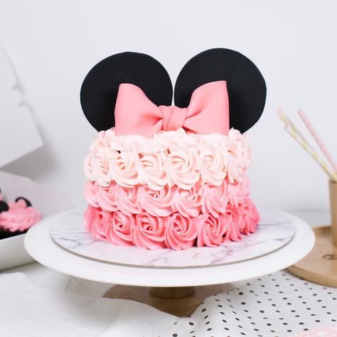 Simple Minnie Mouse Cake, Customised Cakes, Minnie Mouse Birthday Theme, Twodles Birthday, Minnie Mouse Birthday Party Decorations, Minnie Mouse Birthday Decorations, 2nd Birthday Party For Girl, Minnie Mouse Birthday Cakes, Bolo Minnie