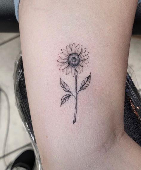 Small Sunflower Tattoo On Finger, Sunflower With Date Tattoo, Sunflower Tattoo With Date, Meaningful Sunflower Tattoo, Sunflower Bicep Tattoo, Basic Sunflower Tattoo, Harry Styles Sunflower Tattoo, Single Sunflower Tattoo, 3 Sunflower Tattoo