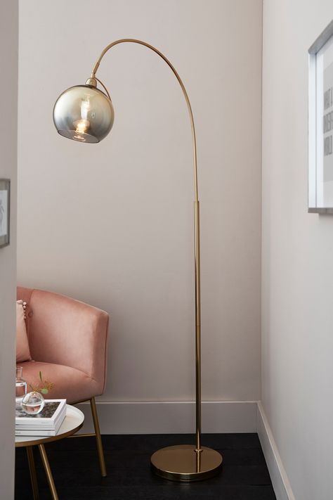 Corner Sofa Lamp, Floor Lamps Uk, Stylish Floor Lamp, Lamp Makeover, Gold Floor Lamp, Floor Lamps Living Room, Gold Lamp, Design Salon, Lampe Decoration