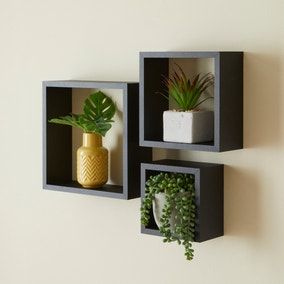 Sqaure Wall Shelves, Unique Wall Shelves Bedroom, Square Shelf Ideas, Square Floating Shelves Cubes, Black Floating Shelves Bedroom, Square Shelves Decor Cubes, Wall Cubes Ideas Decor, Cube Shelves Decor, Square Shelf Decor