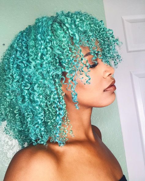 Janae Shai on Instagram: “Aqua Marine curls obtained by using @soofficialshop wax color on blonde curls 😋💛 Lashes by: @oceannails_boca . . . #myhaircrush…” Dyed Curly Hair, Turquoise Hair, Colored Curly Hair, Temporary Hair Color, Dyed Natural Hair, Natural Hair Community, Hair Wax, Natural Hair Tips, Aqua Marine