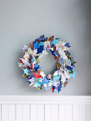 Recycling Christmas Cards Christmas Upcycle, Upcycle Christmas, Eco Friendly Christmas Decorations, Fabric Wreaths, Card Wreath, Recycle Christmas Cards, Recycled Christmas, Crafts Holiday, Eco Friendly Christmas