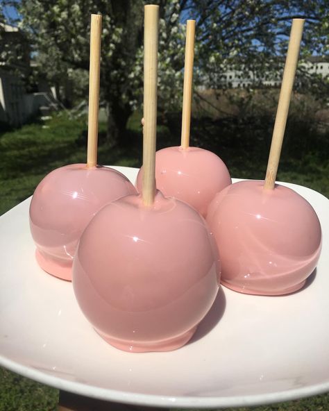 Light Pink Food, Pink Snack Table, Pink Candy Apples, Pink Snacks, Pink Treats, Quinceanera Pink, Dessert Table Birthday, Sweet Sixteen Birthday Party Ideas, Pink Sweets