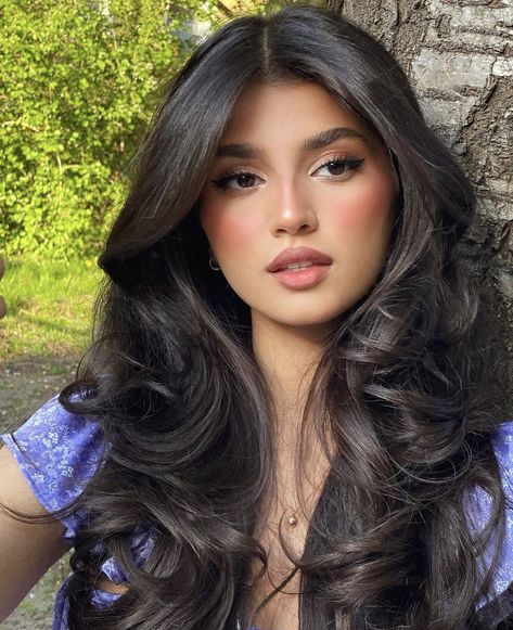 Blowout Hair Curls, Blowout Curls, Feminine Hairstyles, Blow Dry Hair, Hairstyles For Layered Hair, Long Dark Hair, Blowout Hair, Wedding Hair Down, Haircuts Straight Hair