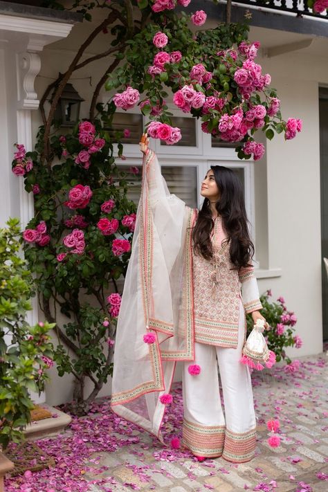 Desi Things, Hussain Rehar, Trending Summer Nails, Eid Outfit Ideas, Desi Fits, Function Dresses, Diwali Outfits, Trendy Outfits Indian, Modest Outfit