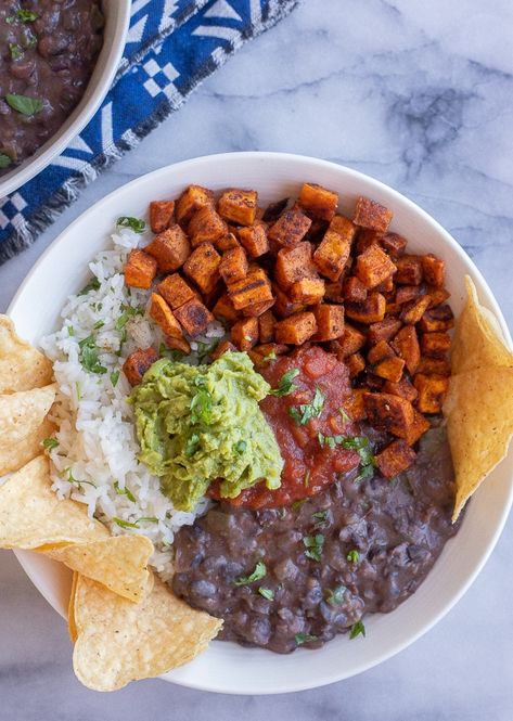 Black Bean Burrito, Sweet Potato And Black Bean, Bean Burrito, Roasted Sweet Potato, Burrito Bowls, Healthy Bowls, Think Food, Vegan Dinner, Vegan Meals