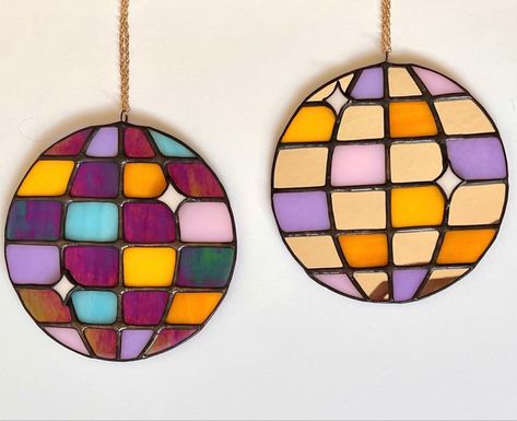 Disco Ball Stained Glass Pattern, Stained Glass Disco Ball, Retro Stained Glass Patterns, Stained Glass Ideas Inspiration, Stained Glass Inspiration, Cute Stained Glass Ideas, Stained Glass Art Diy, Diy Stained Glass Projects, Beginner Stained Glass Projects