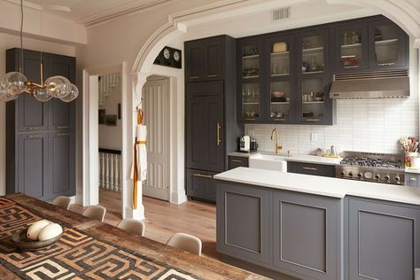 Arch between kitchen and dining room Opening Between Kitchen And Living Room, Arched Opening, Townhouse Renovation, Simple Kitchen Cabinets, Open Space Living Room, Contemporary Kitchen Remodel, Brooklyn Townhouse, Kitchen New York, Home Design Magazines