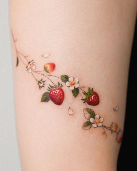 Strawberry Tattoo, Small Pretty Tattoos, Tasteful Tattoos, Cute Little Tattoos, Tatuaje A Color, Cute Tattoos For Women, Dainty Tattoos, Time Tattoos, Dream Tattoos