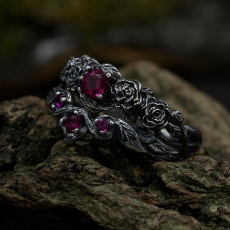 Fantasy Rings Engagement, Elven Engagement Ring, Fairy Wedding Rings, Dark Wedding Rings, Vamp Wedding, Witchy Engagement Ring, Eric Aesthetic, Gothic Engagement Rings, Fairy Engagement Ring