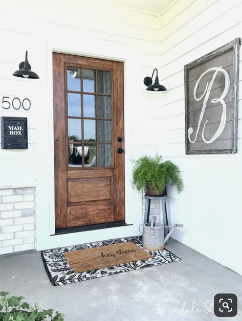 Metal Door Look Like Wood, Metal Front Door, Garage Door Types, Farmhouse Front Door, Garage Door Design, Casa Country, Farmhouse Front Porches, Farmhouse Front, Casa Exterior