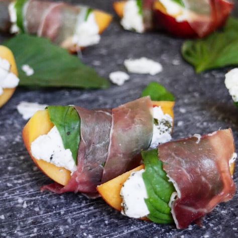 Prosciutto Basil Wrapped Peaches Prosciutto Pizza, Spicy Honey, Summer Appetizer, Peach Slices, Healthy Lifestyle Habits, Fresh Mozzarella, Food Waste, Fresh Rolls, Mouth Watering