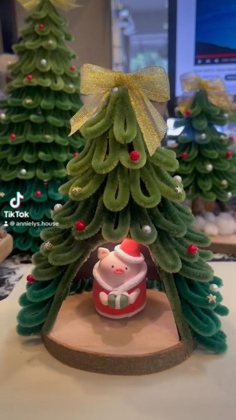 Floating Christmas Tree, Unconventional Christmas Trees, Fuzzy Wire, Diy Floral Decor, Diy Bouquet Wrap, 3d Snowflakes, Christmas Decorations Diy Crafts, Flower Bouquet Diy, Pipe Cleaner Crafts