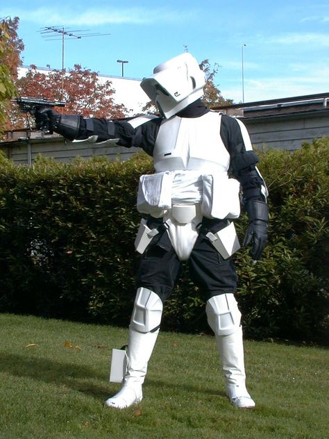 Me in my Scout Trooper Costume.                                                                                                                                                                                 Mehr Imperial Scout Trooper Art, Stormtrooper Scout, Scout Trooper Costume, Storm Trooper Costume, Star Wars Halloween Costumes, Scout Trooper, Storm Troopers, Sith Empire, Star Wars Halloween