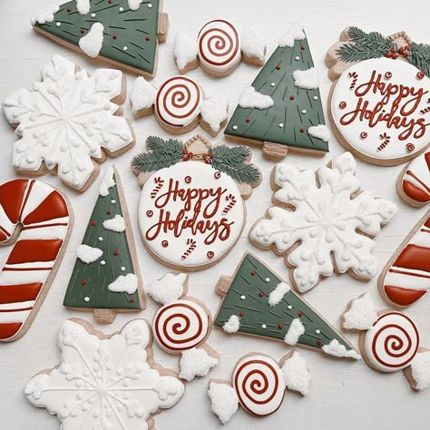 Happy Holidays Cookies Decorated, Royal Icing Christmas Cookies, Holiday Cookies Decorated, Christmas Cookie Bars, Cookies Icing, Christmas Sugar Cookies Decorated, Decorating Cookies, Fancy Cookies, Christmas Sugar Cookies