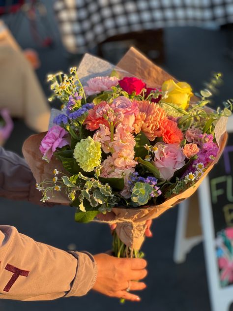 Farmers market flower bouquet with colorful pastel wild flowers Market Flower Bouquet, Flower Bouquet Pastel, Farmers Market Bouquet, Wild Flowers Bouquet, Wildflowers Bouquet, Wild Flower Bouquet, Bouquet Pastel, Paul Lahote, Cut Garden