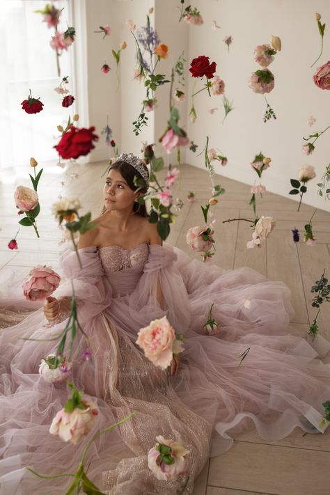 Birthday photo idea for 2023 Indoor Photoshoot With Flowers, Princess Studio Photoshoot, Flower Frame Photoshoot, Floating Flowers Photoshoot, Hanging Flowers Photoshoot, Photoshoot Flowers Studio, Floral Photoshoot Ideas, Posing With Flowers, Photoshoot With Flowers