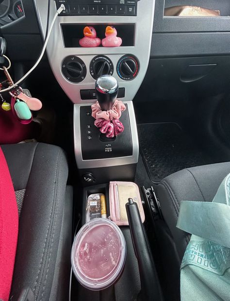 Car Jeep Inspo Teen Girl Cute First Cars For Teens, Car For Teenage Girl, Teen Girl Car Accessories, Teen Car Accessories, Teenage Car Aesthetic, Teen Car Aesthetic, Car Ideas For Girls Vehicles, Cute Cars For Teens, Teen Girl Car Aesthetic