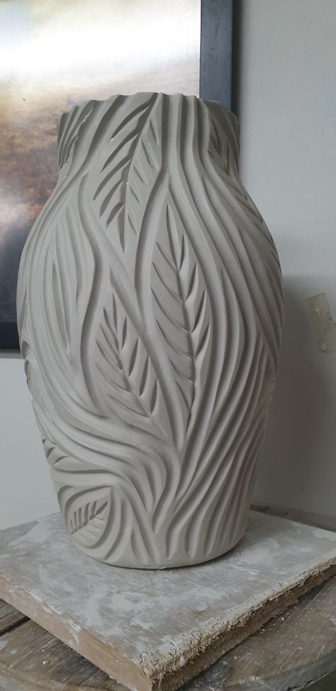 Ceramic Coil Vase Ideas, Ceramic Sculpture Texture, Clay Textures Ideas, Clay Pot Design Ideas, Textured Coil Pot, Carving Designs Pottery, Clay Pot Carving Designs, Carved Vases Pottery, Flower Carving Clay