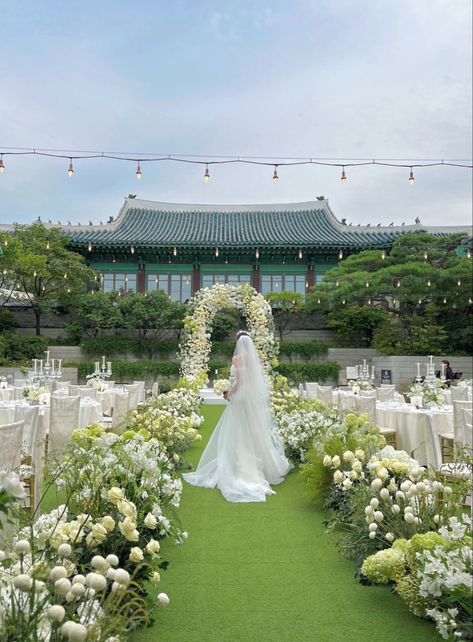 Korean Outdoor Wedding, Korean Wedding Ideas, Korea Wedding Decoration, Korean Wedding Venues, Korean Wedding Ceremony, Ne Hwa, Glass House Wedding, Pastel Wedding Theme, Wedding Korea