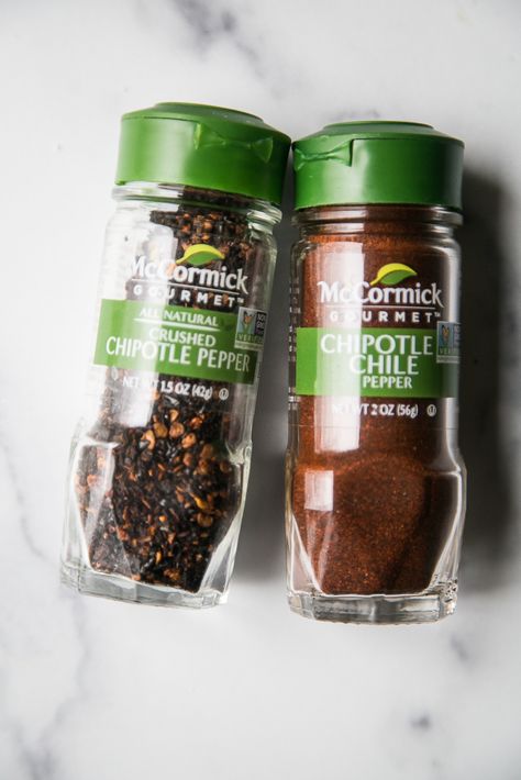 Small spice jars of chipotle chile powder and crushed chipotle peppers. Best Chicken Taco Recipe, Spices Jar, Fmcg Products, Chipotle Tacos, Chicken Tacos Recipe Easy, Street Taco Recipe, Healthy Taco Recipes, Spices Photography, Chicken Taco Seasoning