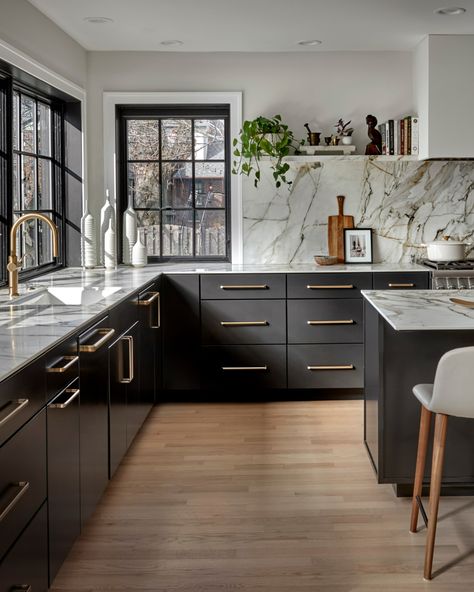 Neolith Calacatta Luxe, Calacatta Luxe, Neolith Calacatta, Marble Kitchen Island, Sleek Kitchen, Kitchen Island Design, Kitchen Extension, Island Design, Kitchen Room Design