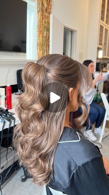 Bridesmaid Hairstyles With Strapless Dress, Hair Do Wedding Bridesmaid, 2023 Bridesmaids Hair, Hollywood Waves Bridesmaid, Bridesmaid Hair Inspo Long Hair, Bridesmaid Beach Hair, Beach Wedding Bridesmaid Hair, Bridesmaid Hair For Long Hair, Bridesmaids Hair Half Up