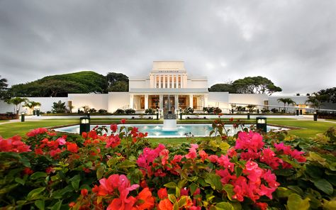 Laie Hawaii Temple, Laie Hawaii, Hawaii Temple, Wedding Lds, Mormon Temples, Temple Pictures, Kona Hawaii, Mormon Temple, Lds Temple