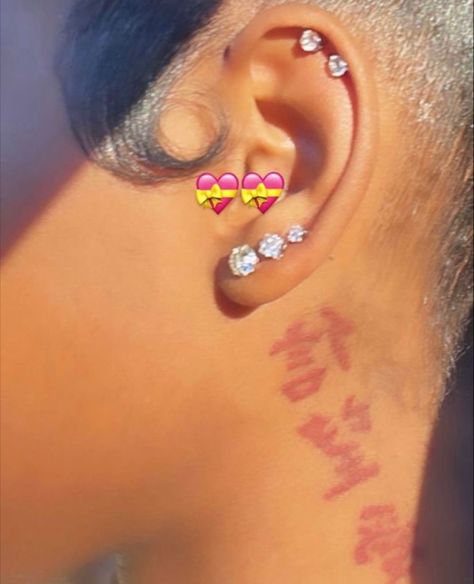 ˚୨୧⋆ @bella2angel Percinings Ear Ideas Black, Ig Spam Pfp, Women Ear Piercings, Ear Percinings Ideas, Piercing Ideas Black Women, Ear Piercing Ideas Black Women, Ear Piercing Ideas Black, Ear Percinings, Percinings Ideas