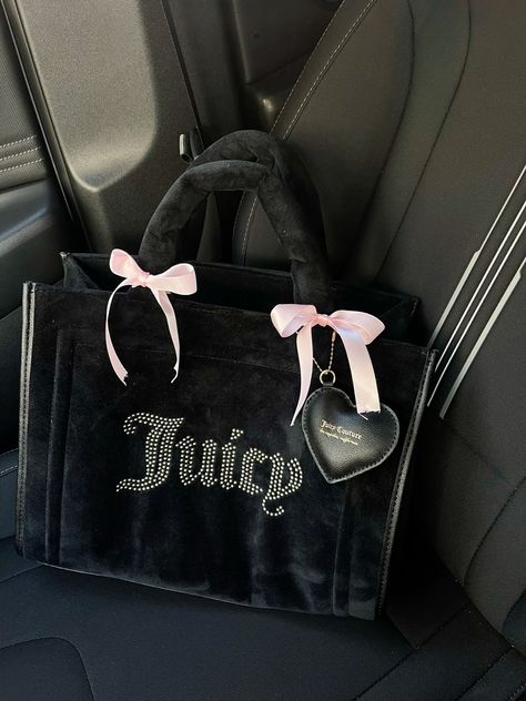 juicy couture bag✨🎀 Juicy Couture Aesthetic, Y2k Bags, Y2k Juicy Couture, Doll Closet, Juicy Couture Purse, Black Y2k, Girly Bags, Girly Accessories, Juicy Couture Bags