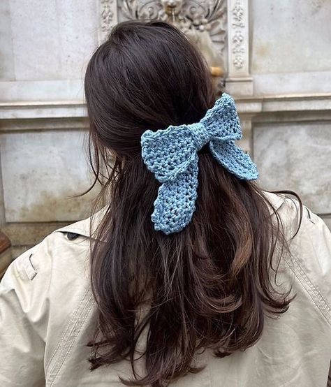 Crocheted bow hair clips are available 🎀 Dm to order Delivery available to 58w🇩🇿 . . . #explore #fypage #aesthetic #acessorios Light Blue Crochet Ideas, Crochet Hair Bows, Bow Crochet, Crochet Sweater Design, Crochet Bow, Crochet Leg Warmers, Crochet Hair Clips, Crochet Shoulder Bags, Bow Ideas