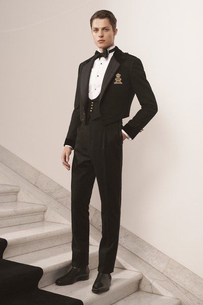 Ralph Lauren Fall 2020 Menswear Collection - Vogue Black Suit Runway Men, Ralph Lauren Tuxedo Men, Runway Suits Men, Ralph Lauren Fall 2020, Spidey Sona, Ralph Lauren Tuxedo, Promo 2023, Gemini Hair, Black Tie Attire