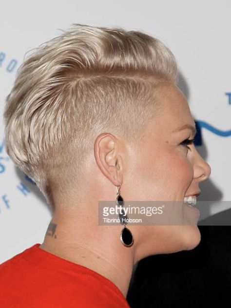 Pink Singer Hair, P!nk Hairstyles, Pink Singer Hairstyles, Short Hair Plus Size, Badass Haircut, Short Hair Mohawk, Hair Stock Photos, Pink Haircut, Pink Short Hair