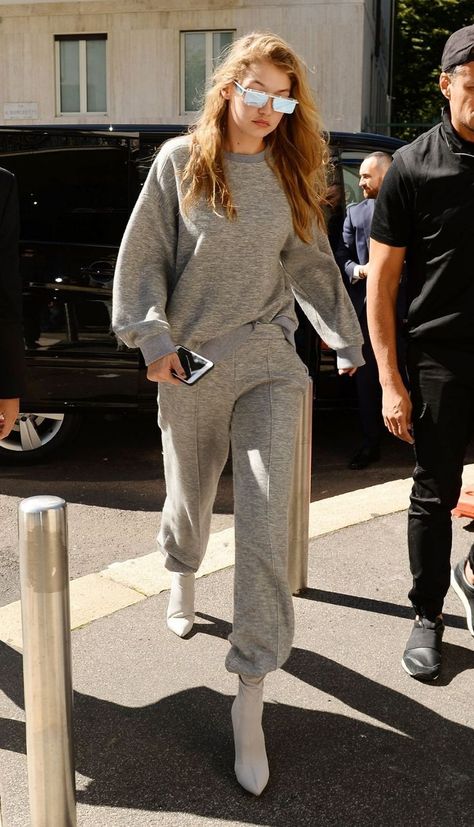 Gigi Hadid Athleisure, Gigi Hadid Style Outfits, Gigi Hadid Casual, Gigi Hadid Street Style, Female Clothes Outfits, Girls Streetwear, Gigi Style, Gigi Hadid Outfits, Gigi Hadid Style