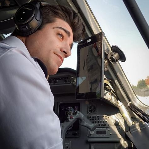 Andrew, First Officer (@pilot.drew) • Instagram photos and videos Miles Archer, Pilot Career, Pilot Uniform, Selfie Photos, Colleen Hoover Books, Pretty Fly, Ugly Love, Flight Training, Welcome Aboard