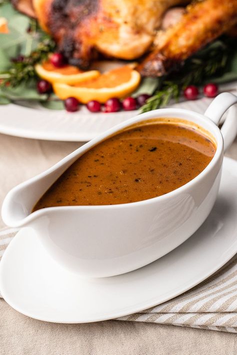 Homemade Turkey Gravy Turkey Gravy Without Drippings, Turkey Gravy Recipe Easy, Best Turkey Gravy, Turkey Gravy From Drippings, Turkey Gravy Easy, Homemade Turkey Gravy, Making Turkey Gravy, Turkey Gravy Recipe, Easy Thanksgiving Recipes