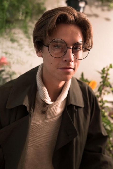 Cole Sprouse Has Revealed His Halloween Costume For This Year And It's Actually Perfect Cole Sprouse 2017, Milo Thatch, Dylan And Cole Sprouse, Cole Sprouse Aesthetic, Cole Sprouse Hot, Cole Sprouse Funny, Cole Sprouse Wallpaper, Cole Spouse, Sprouse Twins