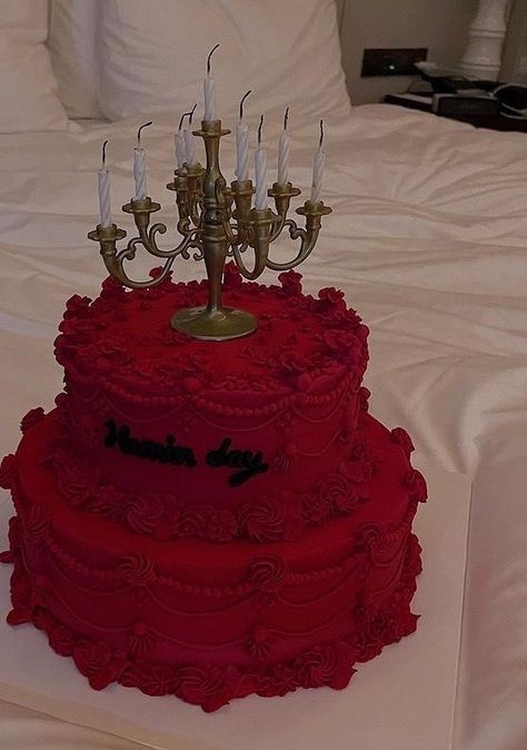 Wedding Cakes Summer, Tort Harry Potter, Goth Cakes, Vintage Birthday Cakes, Desserts Cake, Custom Birthday Cakes, Red Cake, Mini Cakes Birthday, Cake Decorating Ideas