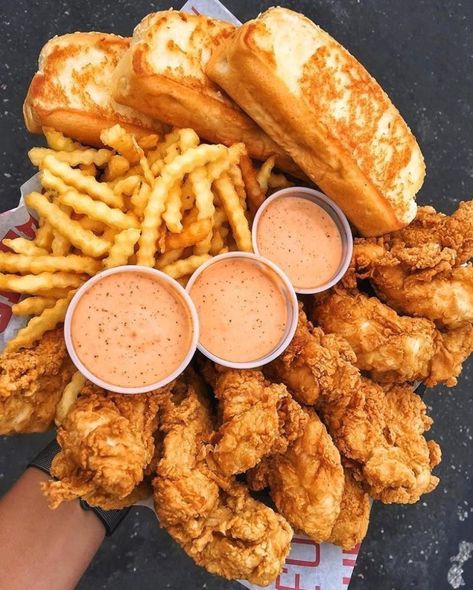 🍔🍟🥗 FREE FOOD @SKIPTHEDISHES $7 off your order just click the picture Soul Food Dinner, Junk Food Snacks, Food Babe, Food Therapy, Yummy Comfort Food, Food Goals, Food Obsession, Interesting Food Recipes, Pretty Food