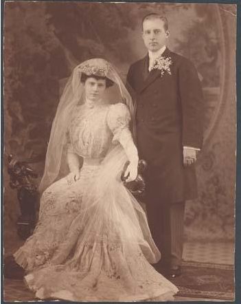 Marjorie Merriweather Post in 1905 Wedding to Edward Close (Photo courtesy of Hillwood Museum) Marjorie Post, Marjorie Merriweather Post, Edwardian Wedding, Vintage Wedding Photos, Victorian Wedding, Dc Weddings, Vintage Bride, Vintage Bridal, Wedding Pics