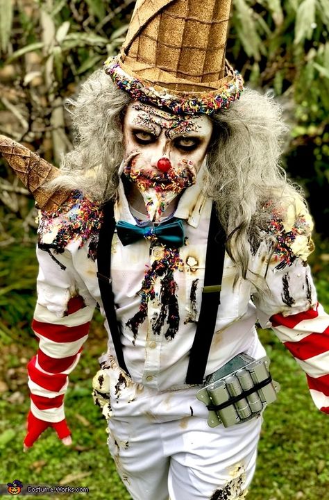 Marilee: My 12 year old son and I love Halloween and our most thrilling event is scarying all of the candy seekers that are clearly too big to be trick-or-treating. It’s... Creepy Carnival Costumes, Ice Cream Man Costume, Creepy Ice Cream, Creepy Costume, Haunted Trail, Horror Clown, Halloween Maze, Creepy Carnival, Candy Costumes