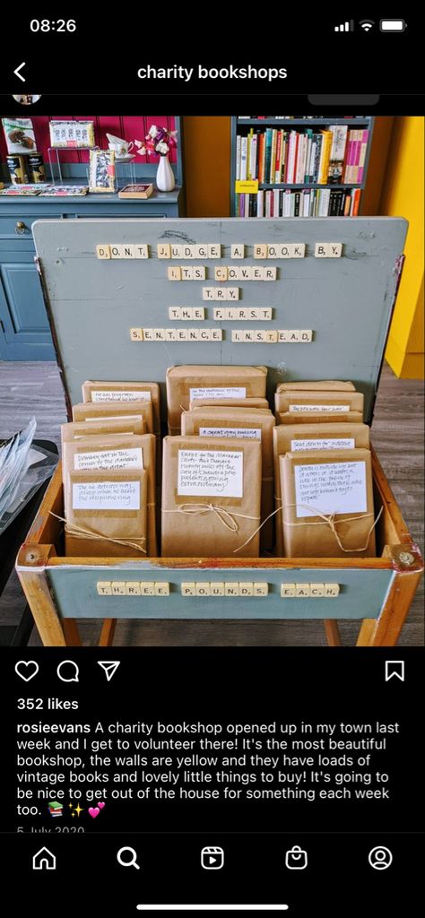 Different way to display Book Fair Table Display, Blind Date With A Book Display, Bookstore Merchandising, Bookstore Display Ideas, Bookstore Display, Blind Date With A Book, Date With A Book, Nook Ideas, Blind Date