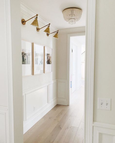 Redecorating Ideas, Apartment Decoration, Hallway Designs, Hallway Design, Hallway Lighting, Cozy Cottage, Hallway Decorating, White Interior, House Inspo